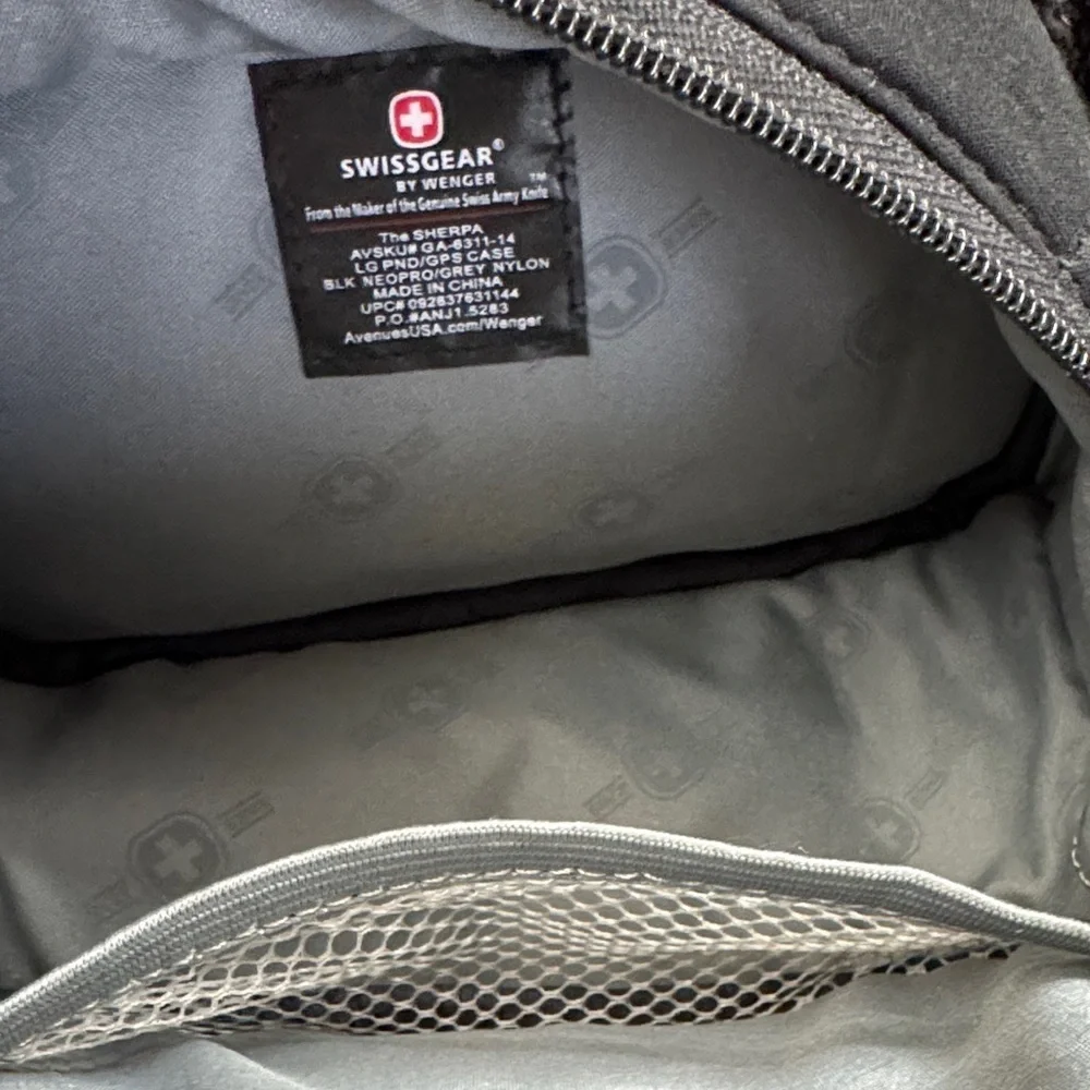 SwissGear Black and Gray camera bag crossbody Messenger Bag Set EUC